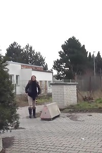 Ginger Pretty Pisses In The Mid Of The City