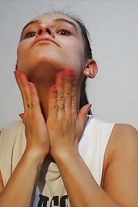 Lexi Dona Takes Off Her Makeup In This Pictures